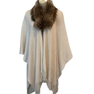 Croft & Barrow one size cream : ivory shawl with faux fur collar NWOT